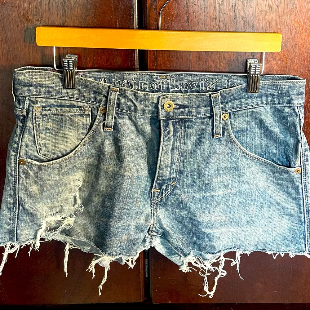 Beautiful Levi shorts